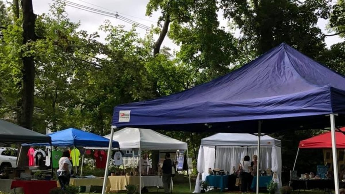 Early Holiday Outdoor Craft Fair — Fayerweather
