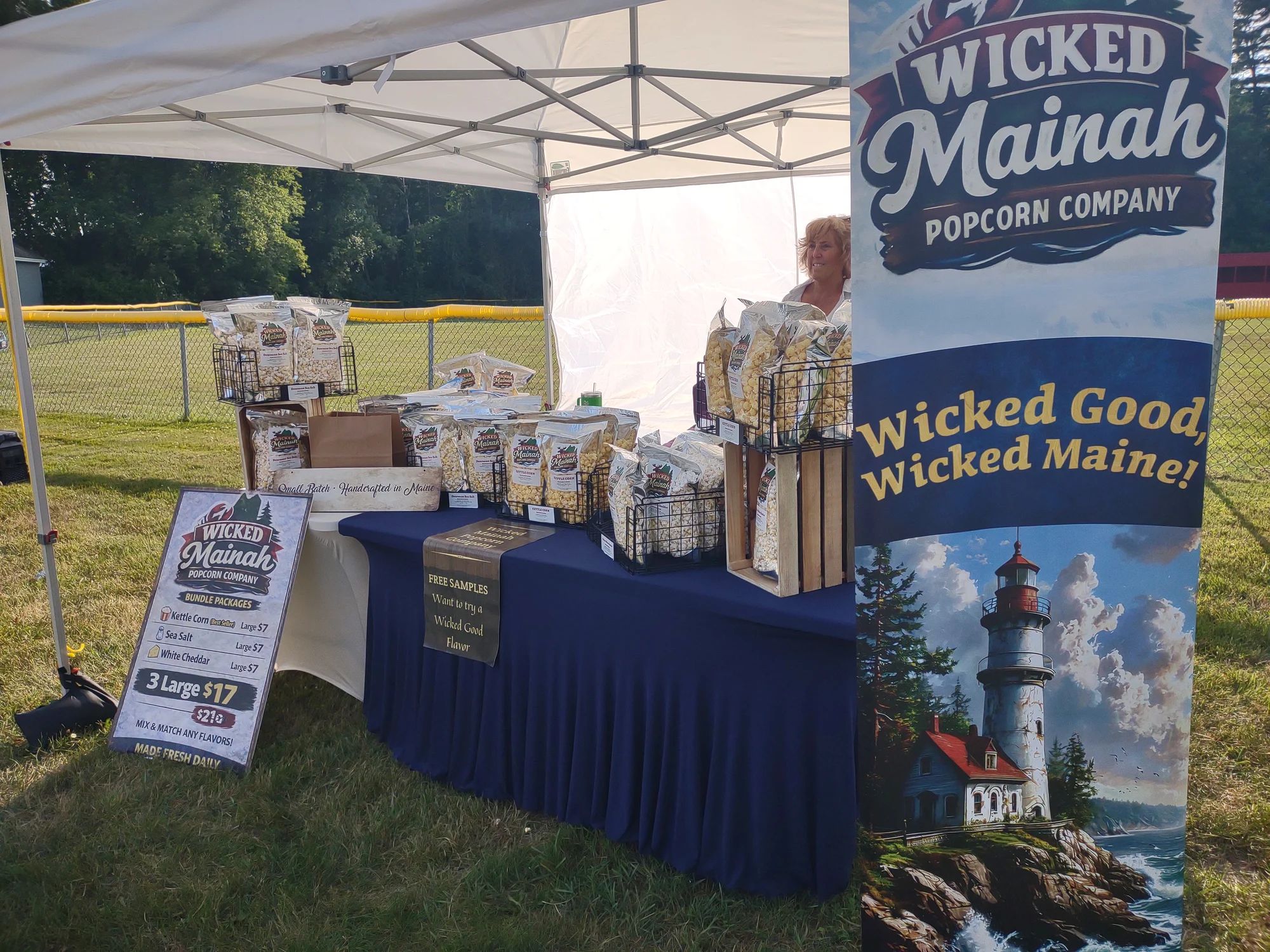 Wicked Mainah Popcorn Company logo