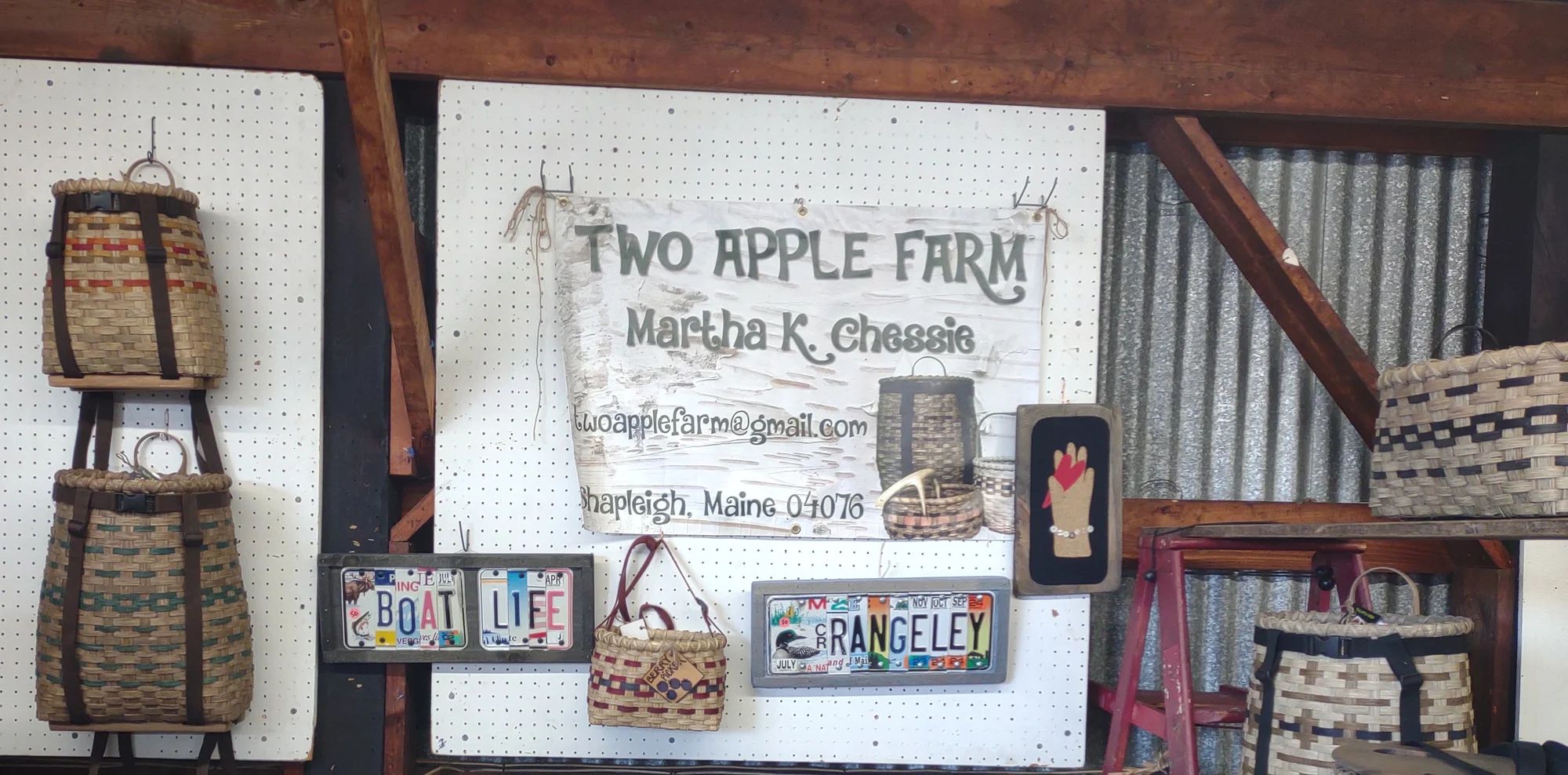 Two Apple Farm logo